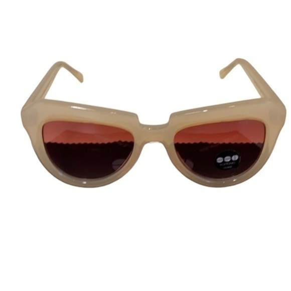 Komono Sunglasses Women’s Cat Eye Cream Blush NEW - Picture 3 of 7